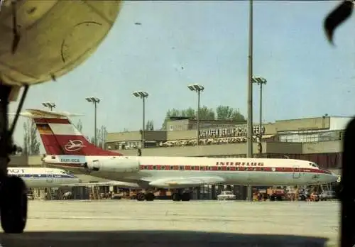 Ak Schönefeld bei Berlin, Flughafen, Interflug Flugzeug DDR-SCS, Aeroflot