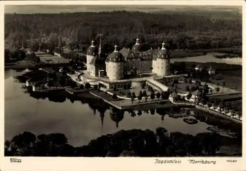 Ak Moritzburg in Sachsen, Schloss Moritzburg bei Dresden, Fliegeraufnahme, Hahn 10080