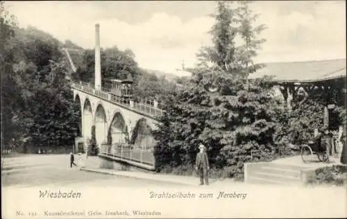 Ak Wiesbaden, Blick zur Drahtseilbahn am Neroberg, Wanderer