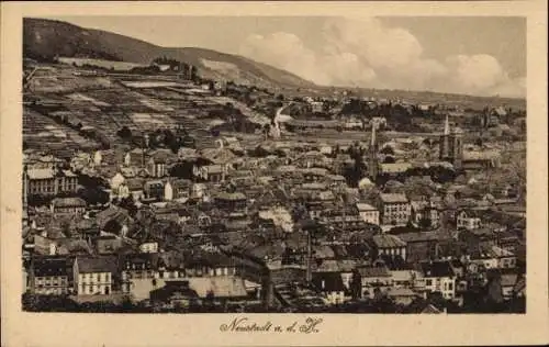 Ak Neustadt an der Weinstraße, Blick auf den Ort, Kirche, Felder, Berge