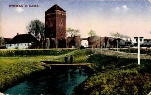 Ak Wittstock Dosse in der Prignitz, Fluss, Tor, Turm