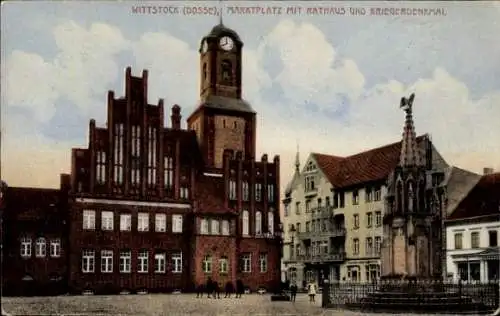 Ak Wittstock Dosse in der Prignitz, Marktplatz mit Rathaus und Kriegerdenkmal