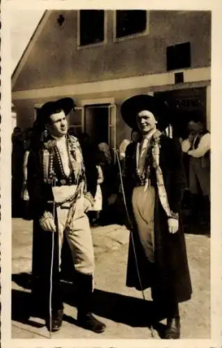 Foto Ak Zwei Männer in tschechischer Volkstracht, Portrait