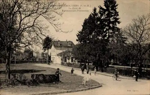 Ak Faremoutiers Seine et Marne, Gare de Pommeuse, passants