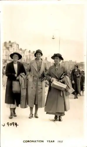 Ak London City,  Coronation of King George VI and Queen Elizabeth 1937, Passanten