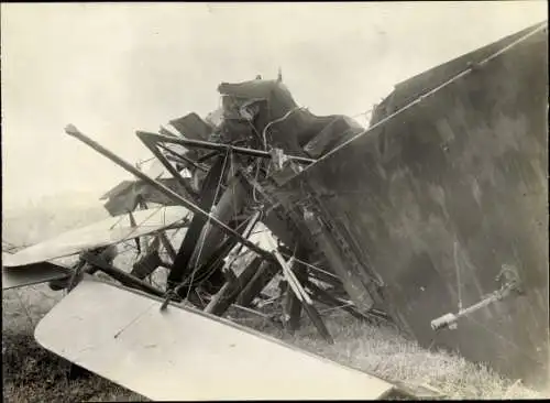 Foto Écourt Saint Quentin Pas de Calais, abgeschossenes engl. Flugzeug