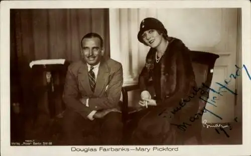 Ak Schauspieler Douglas Fairbanks, Schauspielerin Mary Pickford, Autogramm