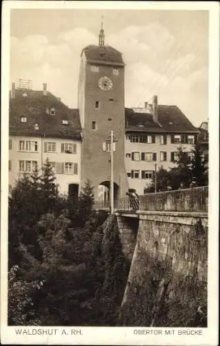 Ak Waldshut Tiengen am Hochrhein, Obertor, Brücke, Turmuhr