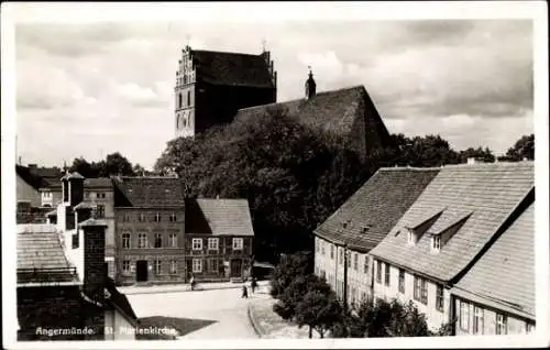 Ak Angermünde in der Uckermark, Straßenpartie mit St. Marienkirche