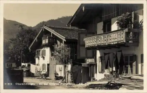 Ak Oberammergau in Oberbayern, An der Unteren Dorfstraße