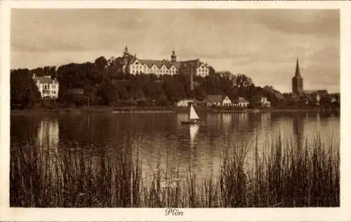 Ak Plön am See Schleswig Holstein, Blick über den See zum Ort, Schloss, Segelboot, Kirche