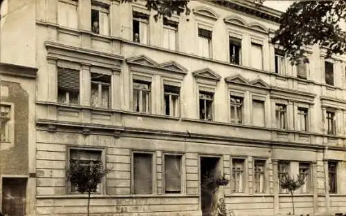 Foto Ak Magdeburg an der Elbe, Haus, Frau