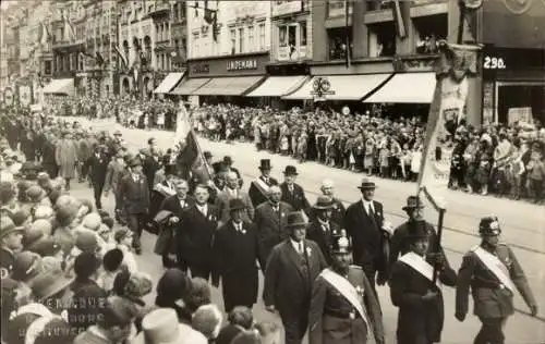 Foto Ak Magdeburg an der Elbe, Fest, Festzug, Standarte, Geschäfte