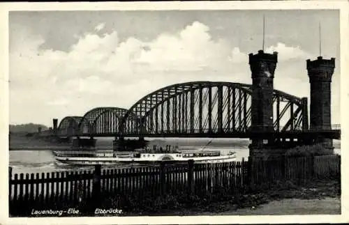 Ak Lauenburg an der Elbe, Elbbrücke, Schiff