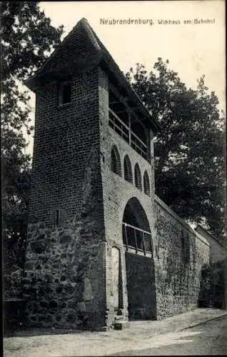 Ak Neubrandenburg in Mecklenburg Vorpommern, Wickhaus am Bahnhof 