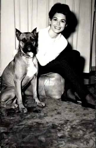 Ak Schauspielerin Georgia Moll, Portrait mit Hund, Autogramm