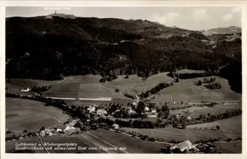 Ak Großholzleute Isny im Allgäu, Fliegeraufnahme, schwarzem Grat