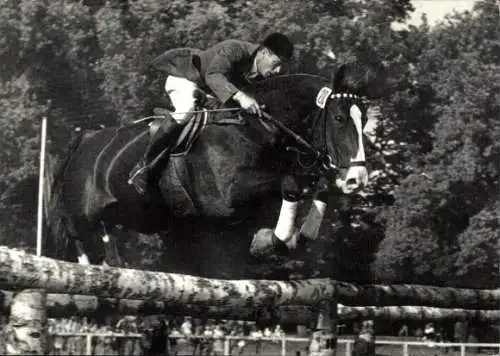 Ak Pferd Ala unter dem Springreiter Alfons Lütke Westhues, Continental Farmer Landwirtschaftsreifen