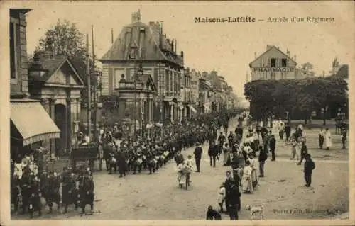 Ak Maisons Laffitte Yvelines, Ankunft eines Regiments