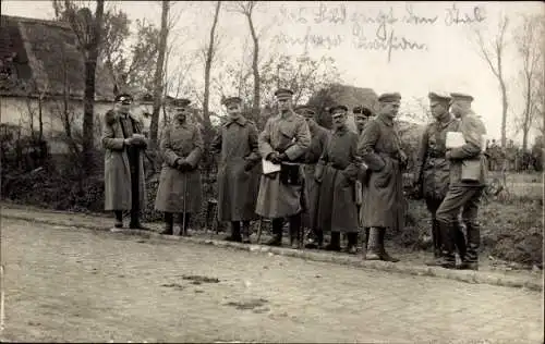 Foto Ak Deutsche Soldaten in Uniformen, Gruppenaufnahme, I WK