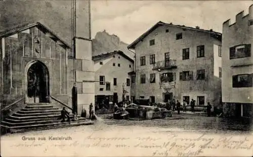 Ak Kastelruth Castelrotto Südtirol, Teilansicht, Straßenpartie, Brunnen