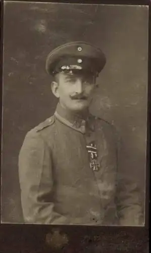 Kabinett Foto Deutscher Soldat in Uniform, Porträt, Landsturm XX/13, Eisernes Kreuz II