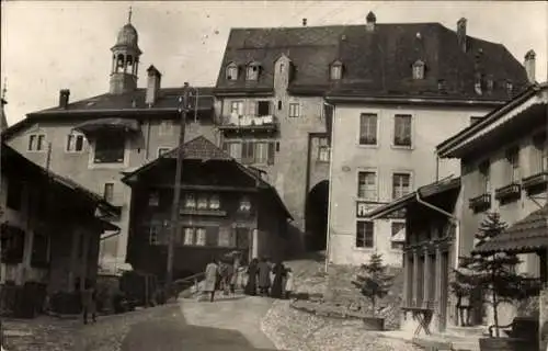 Ak Broc Gruyère Kanton Freiburg, Straßenansicht, Wohnhäuser