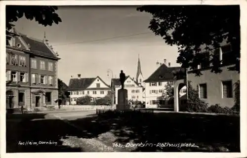 Foto Ak Dornbirn in Vorarlberg, Partie am Rathausplatz