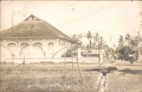 Foto Ak Saigon Cochinchine Vietnam, Blick zur Palmenallee, Haus