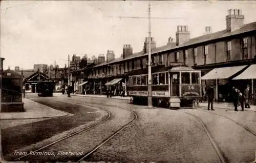 Ak Fleetwood North West England, Straßenbahn an der Haltestelle, Bahnhof