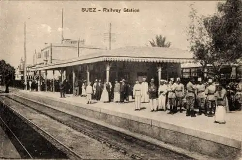 Ak Suez Ägypten, am Bahnhof