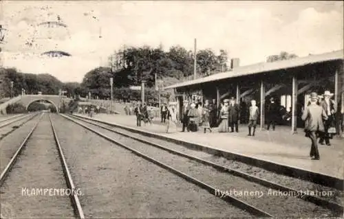 Ak Klampenborg Dänemark, Bahnsteig