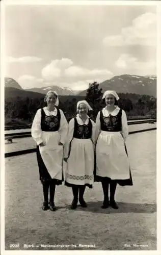 Ak Bjorli Norwegen, Nationaldrakter fra Romsdal, Junge Frauen in Tracht