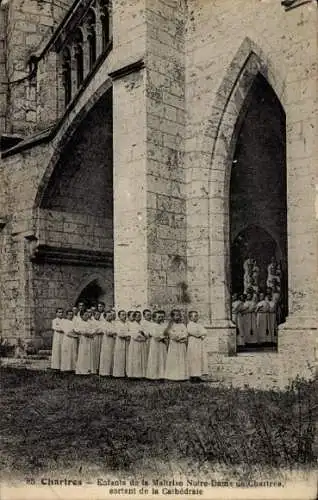 Ak Chartres Eure et Loir, Enfants de la Maltrise Notre-Dame, sortant de la Cathedrale