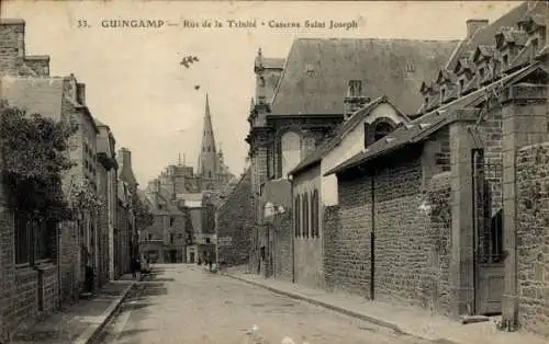 Ak Guingamp Cotes d'Amor, Rue de la Trinite, Caserne Saint Joseph