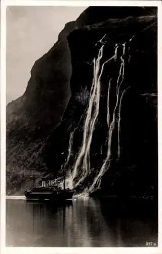 Ak Norwegen, De syo sostre, Dampfer in einem Fjord, Wasserfall