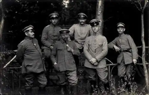 Foto Ak Deutsche Soldaten in Uniformen, Gruppenaufnahme