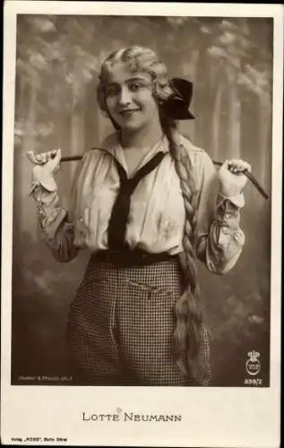 Ak Schauspielerin Lotte Neumann, Portrait, Reitbekleidung, Ross Verlag 339/2