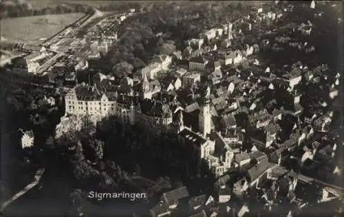 Ak Sigmaringen an der Donau, Fliegeraufnahme, Schloss