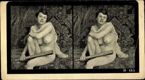 Stereo Foto Nackte Frau, sitzend, Busen