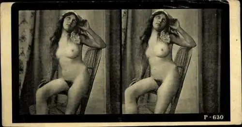 Stereo Foto Ak Nackte Frau, Beine, Po, Pose, Frauenakt