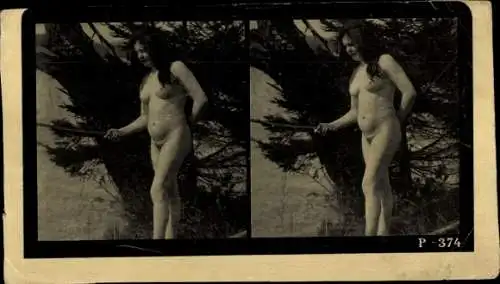 Stereo Foto Frauenakt, stehend vor einem Baum, P-374