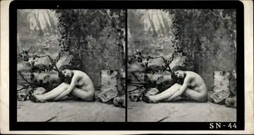 Stereo Foto Nackte Frau, Frauenakt, sitzend, Beine