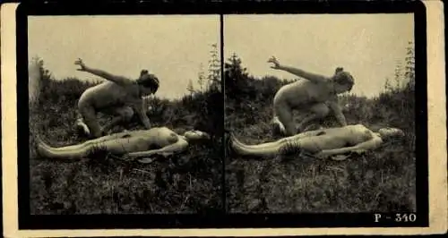 Stereo Foto Frauenakt, zwei Frauen, in der Natur, liegend, kniend