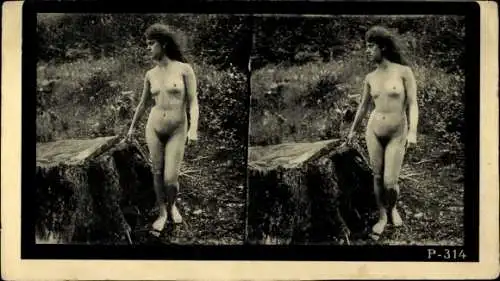 Stereo Foto Nackte Frau, Standporträt, Frauenakt