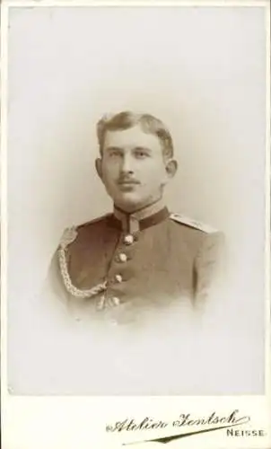 CdV Neisse, Junger Mann in Uniform, Porträt