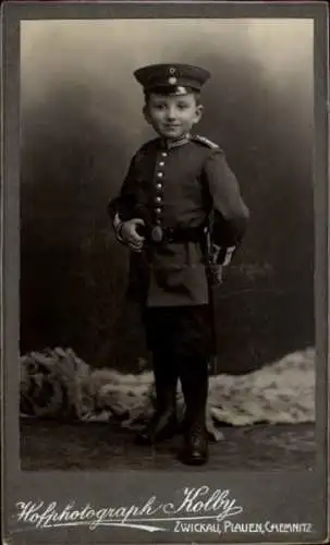 CdV Junge in Uniform, Standporträt