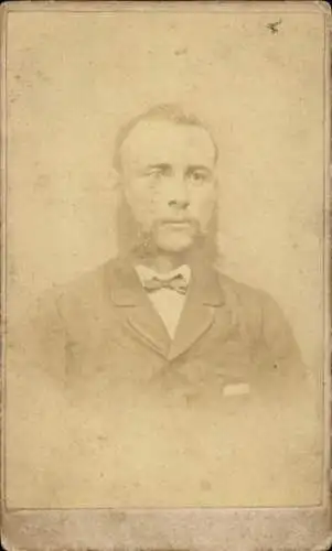 CdV Männerportrait, Anzug, Fliege, Hongkong