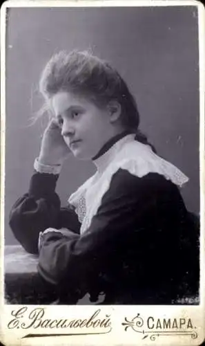 Kabinett Foto Samara Kuibyschew Russland, Junge Frau, Portrait, Spitzenkragen
