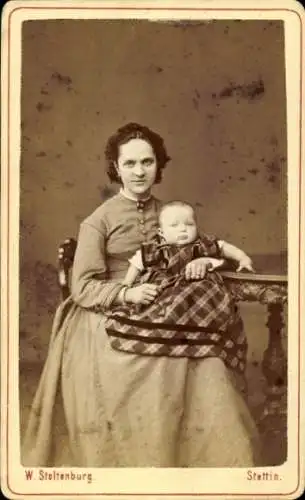 Kabinett Foto Szczecin Stettin Pommern, Frau mit Kind, Baby, Porträt